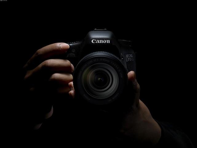 产品:eos rp佳能数码相机一般我们一提到摄影首先想到的器材就是单反